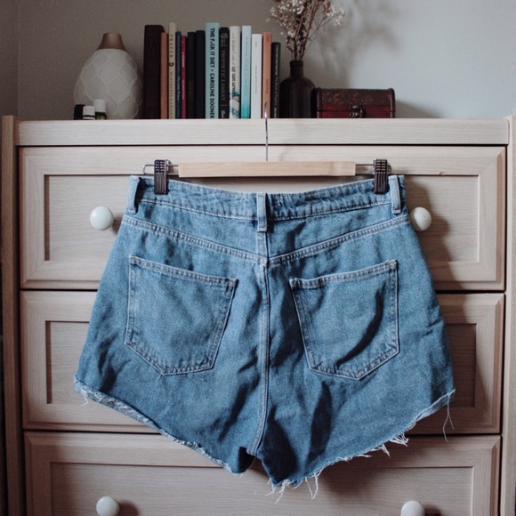 High-waisted raw edge shorts - Picture 2 of 2